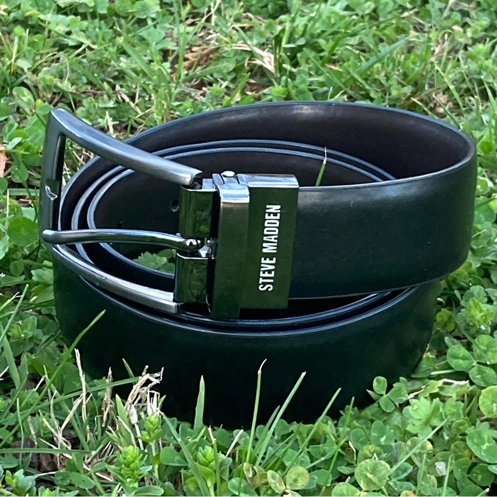 Sleek Steve Madden Reversible Belt!